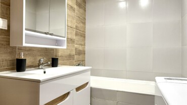 VÝHODNÁ PONUKA. Klimatizovaný 3 izbový byt s balkónom