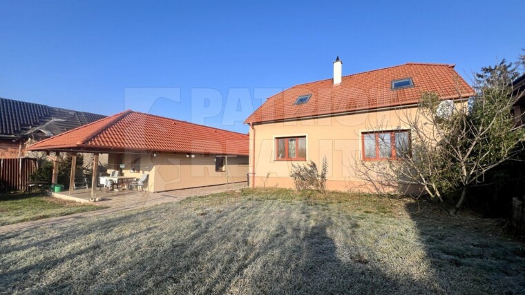Dvojpodlažný rodinný dom s pivnicou v blízkosti centra mesta Levice