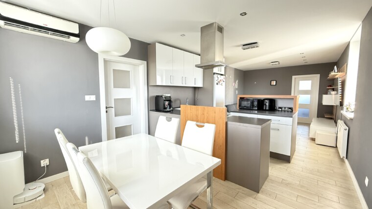 Nadštandardne prerobený 4 izbový byt s balkónom