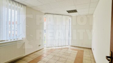 Slnečný priestor pre služby/kanceláriu v cente mesta Levice