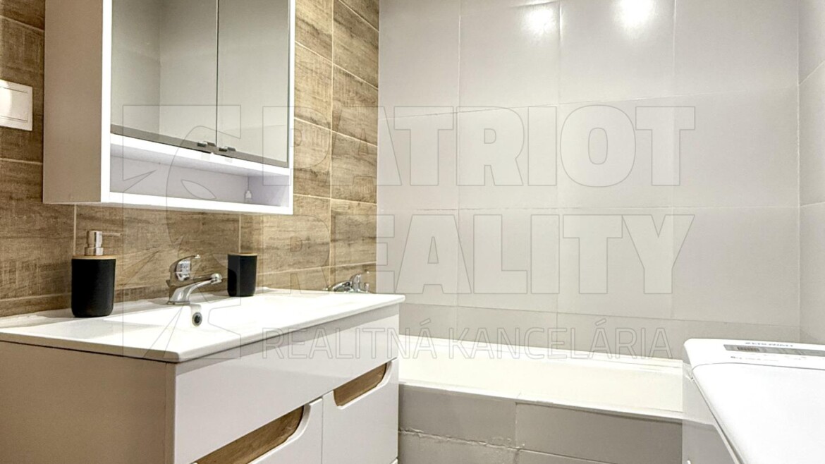 REZERVOVANÝ Klimatizovaný 3 izbový byt s balkónom