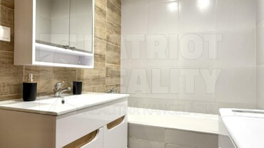 REZERVOVANÝ Klimatizovaný 3 izbový byt s balkónom