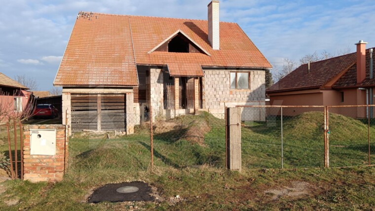 Predaj rozostavaný rodinný dom ,Želiezovce , časť Mikula , 1269m2 ,Znížená cena