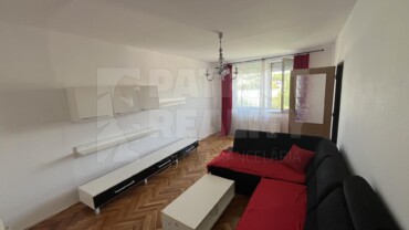 Na predaj 2-izbový byt v centre Levíc.