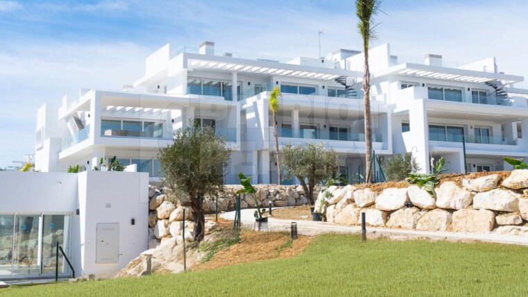 2 izbový dom na kľúč v jedinečnej komunite Lagoon, v obci Casares, ESTEPONA Španielsko