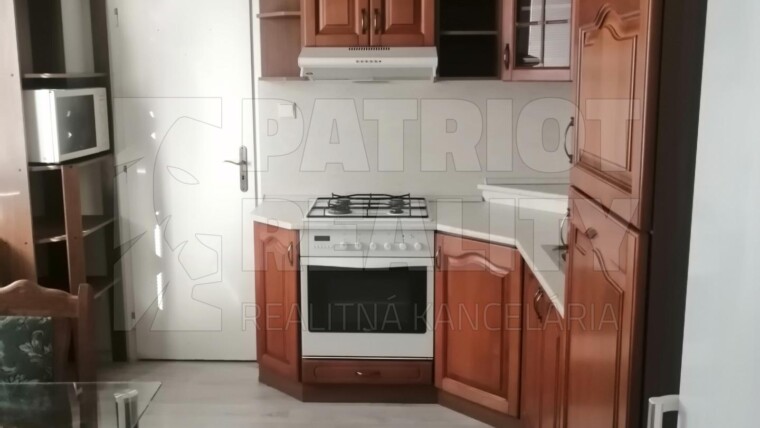 Prenájom 3 izbový byt , Levice , Kyjevská ul.