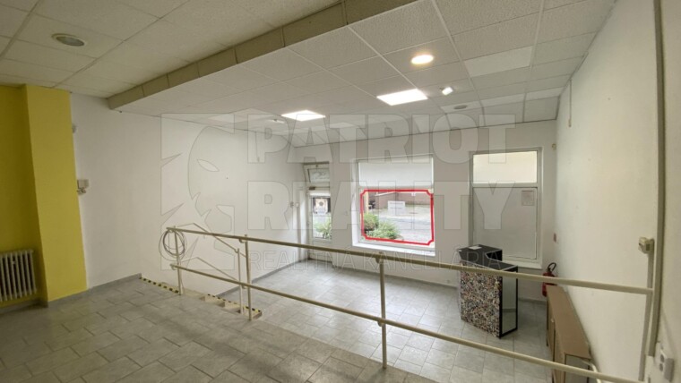Podnikajte v centre Levíc – na prenájom priestory 68,6 m².