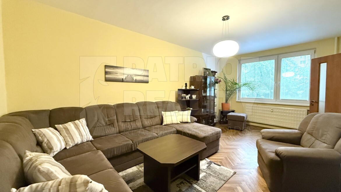 Priestranný a plne zariadený 3 izbový byt na M.R.Štefánika v Leviciach