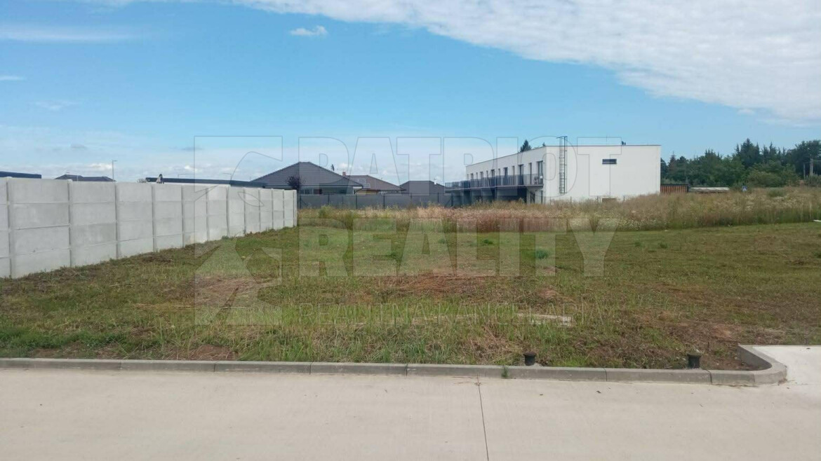 Stavebný pozemok v intraviláne Levíc – ideálne miesto pre váš nový domov