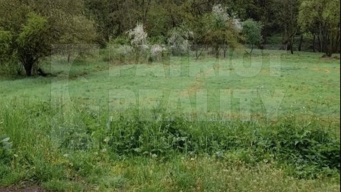 Stavebný pozemok v krásnej prírode v obci Horša