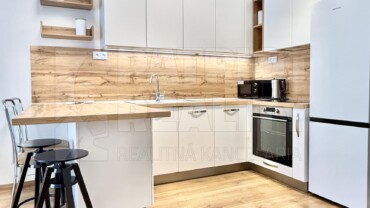 Moderný 2 izbový byt s dvoj-balkónom v Rezidencii Kyjevská