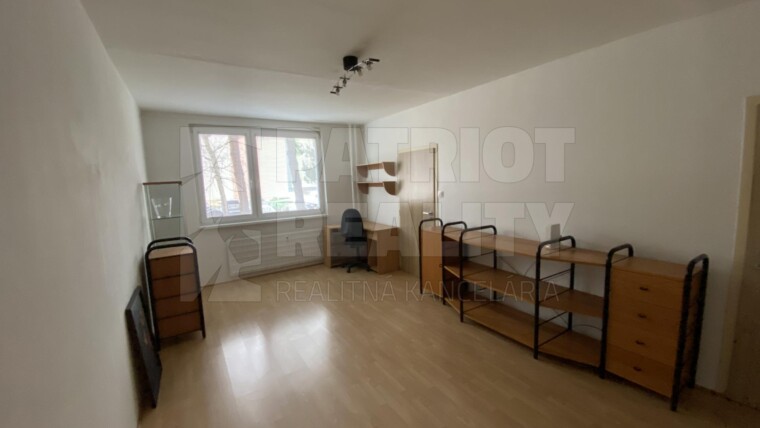 3-izbový byt na prenájom, prízemie – Ku Bratke, Levice