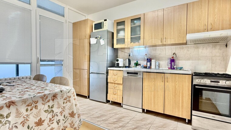 Priestranný 3 izbový byt s balkónom po kompletnej rekonštrukcii