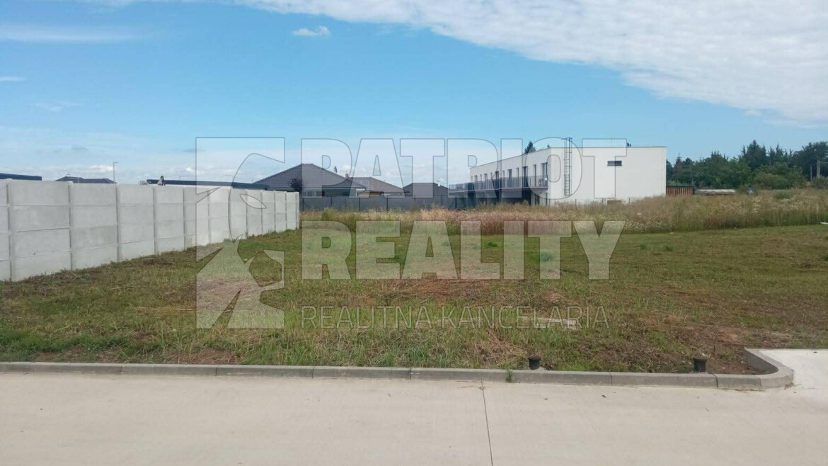 Stavebný pozemok v intraviláne Levíc – ideálne miesto pre váš nový domov