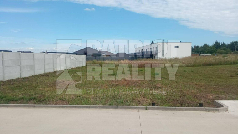 Stavebný pozemok v intraviláne Levíc – ideálne miesto pre váš nový domov