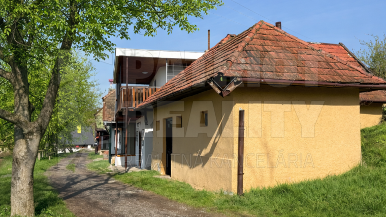 Pivničný dom v malebnej vinárskej oblasti – Hokovce