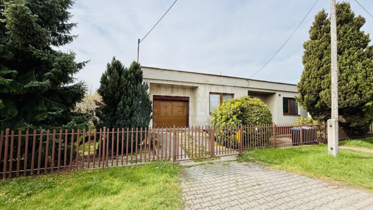 Priestranný 4 izbový átriový RD v pokojnej lokalite s krásnou záhradou