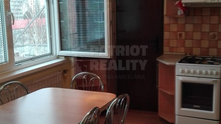 Prenájom 2 izbového bytu , Levice , Pri Podlužianke