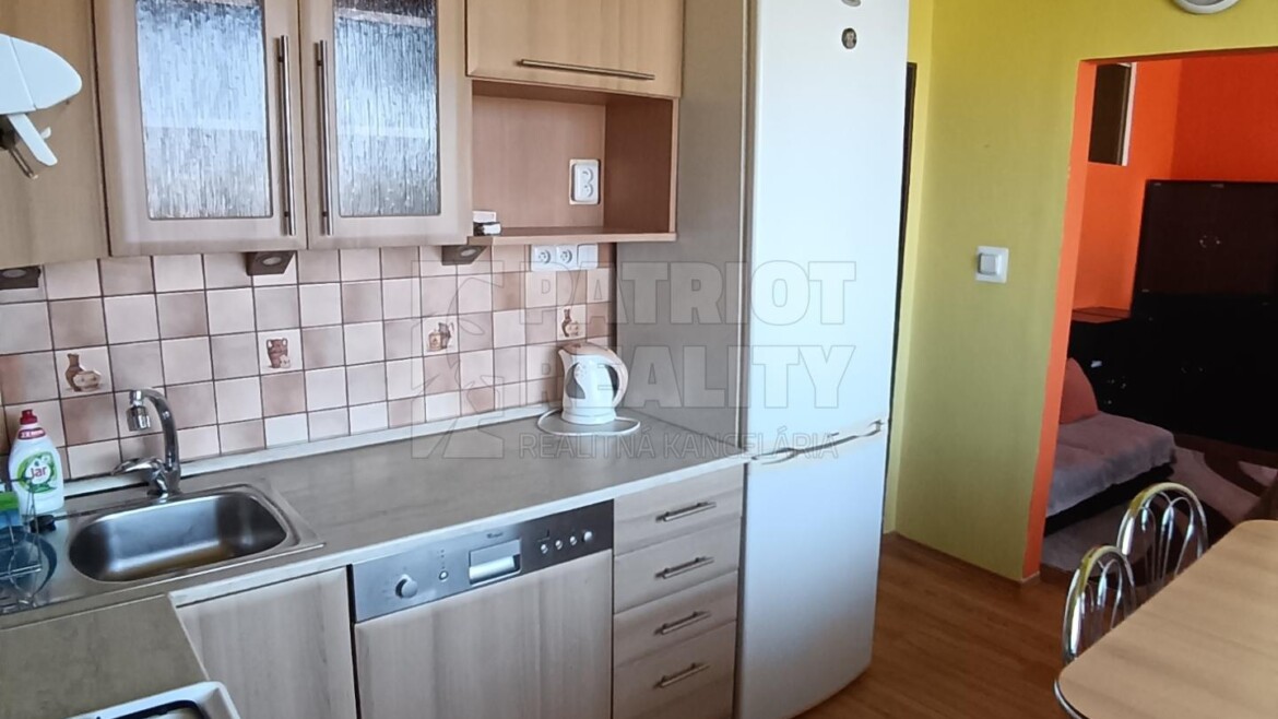 Prenájom 2 izbového bytu , Levice , Pri Podlužianke