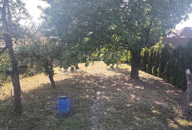 Pozemok na predaj v širšom centre mesta.