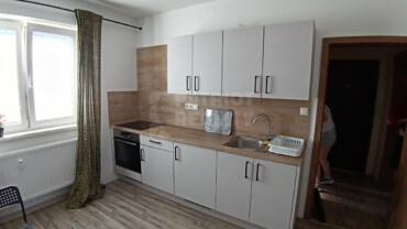 Prenájom veľkého 1 izbového bytu , 44m2, Levice