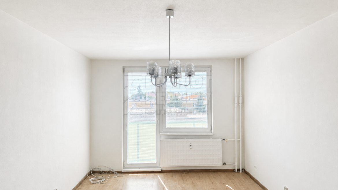 EXKLUZÍVNE – priestranný 3-izbový byt 81 m² s balkónom, Vajanského ul., Levice.