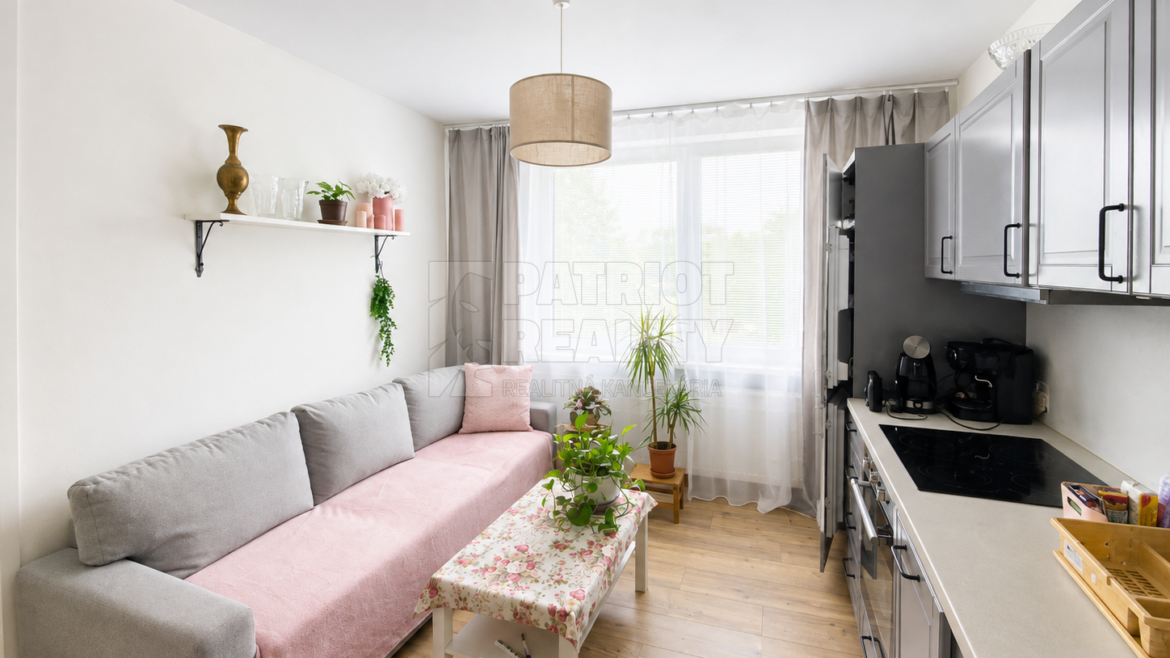 ´Rezervované. Prenájom 1-izbového bytu s balkónom v centre Levíc.