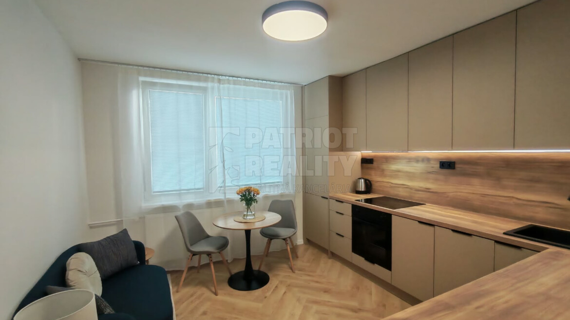 Prenájom 1 izbový byt s balkónom , Levice